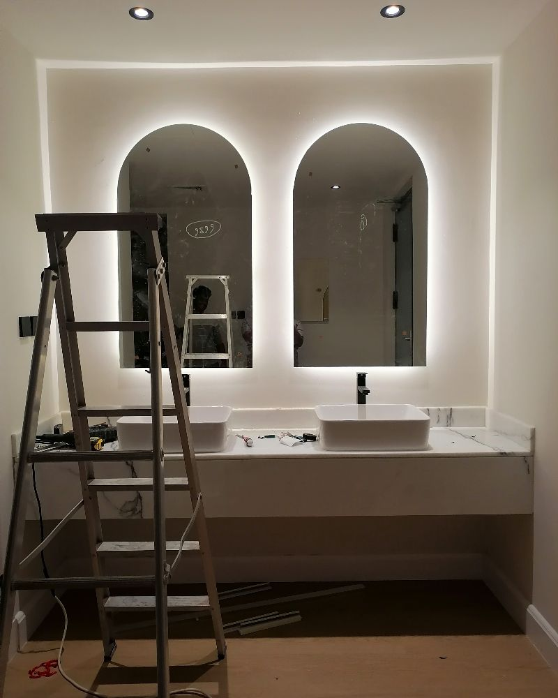 مرايا مغاسل مع اضاه