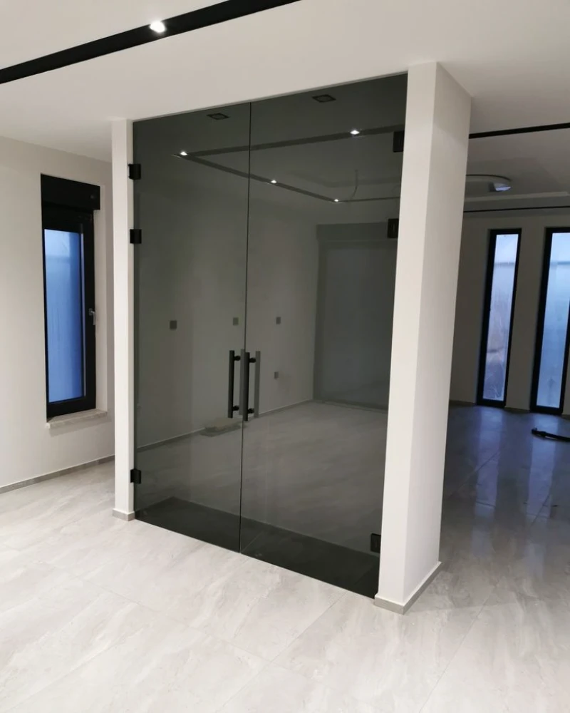 باب زجاج سيكوريت اسود