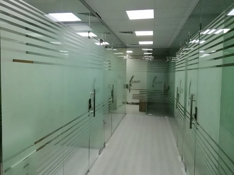 قواطع زجاجية للمكاتب