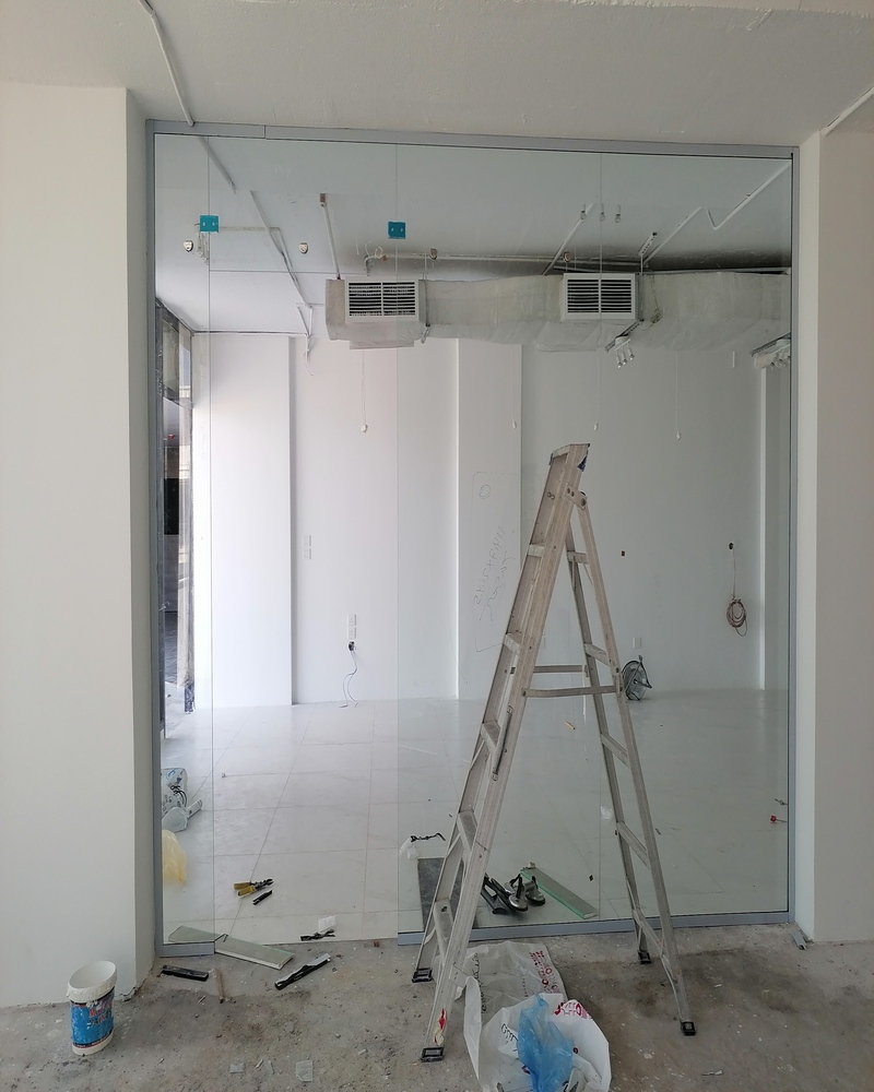 تركيب زجاج سيكوريت للمعارض