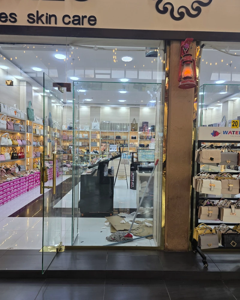 حامل رفوف زجاج سيكوريت