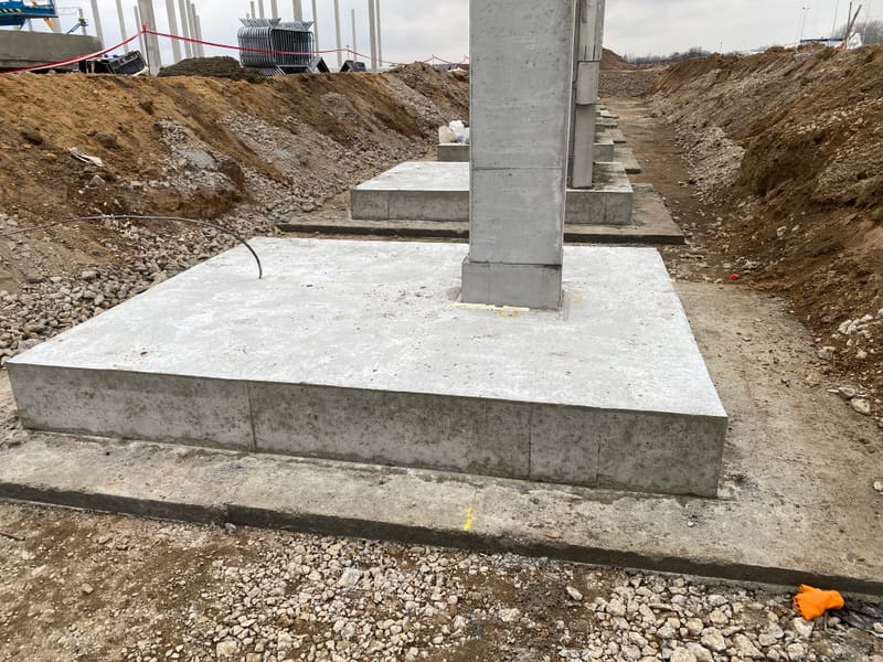 Wykonanie stóp fundamentowych.