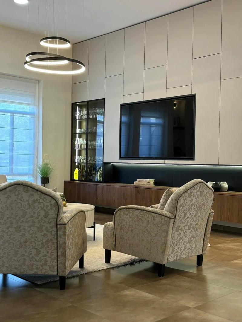 שדרוג חלל ציבורי בבית באחוזת ברק משפחת רוזנברג