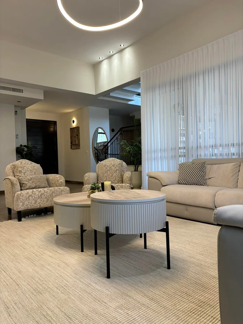 שדרוג חלל ציבורי בבית באחוזת ברק משפחת רוזנברג