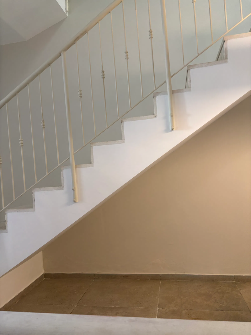 שידרוג מבואת מדרגות בבית - פרדס חנה