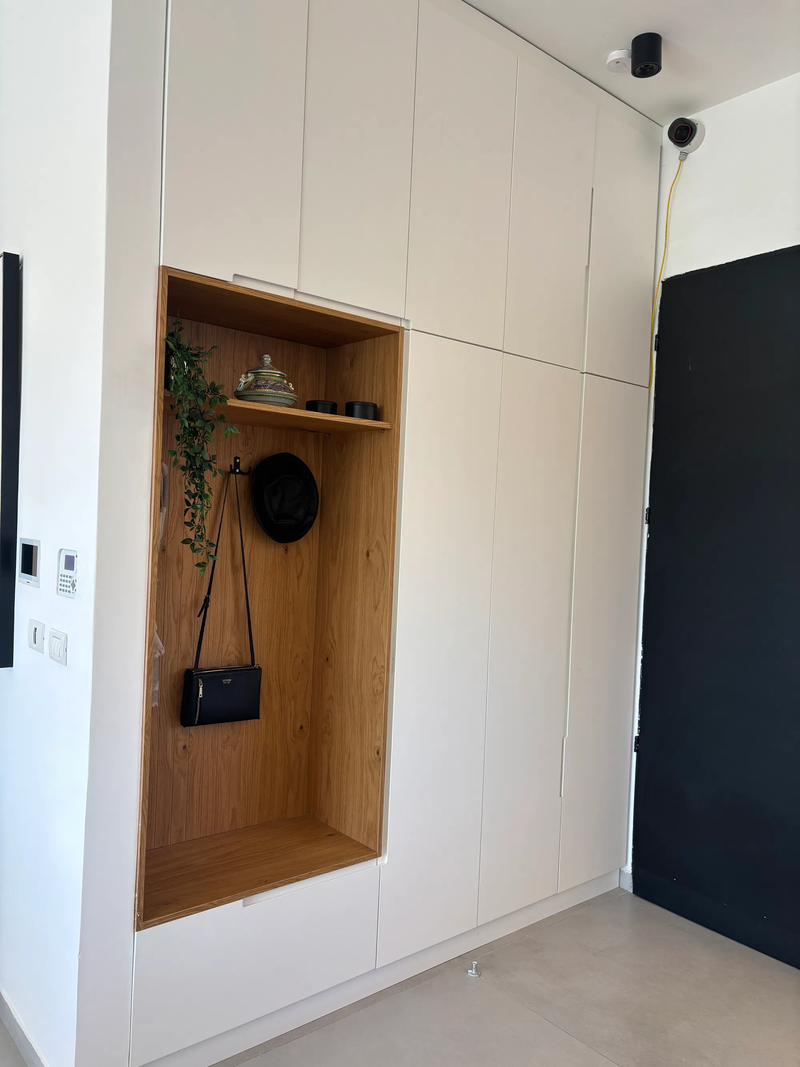 ארון מבואת כניסה לבית