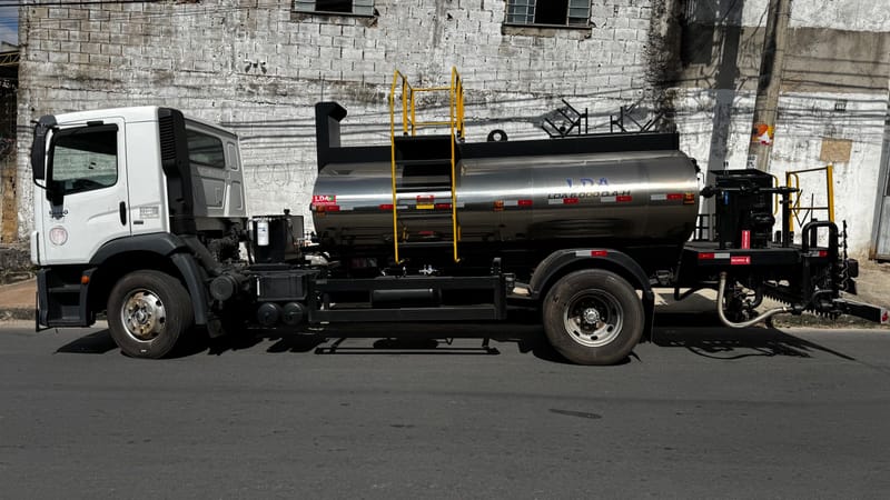 ESPARGIDOR DE ASFALTO  6000 LITROS 2025