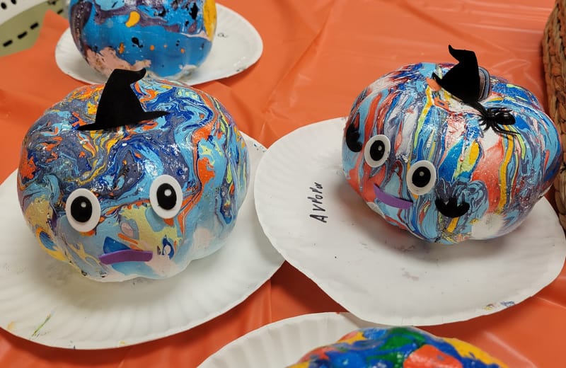Марморирование тыкв. Украшаем студию! Тыквы и краски.