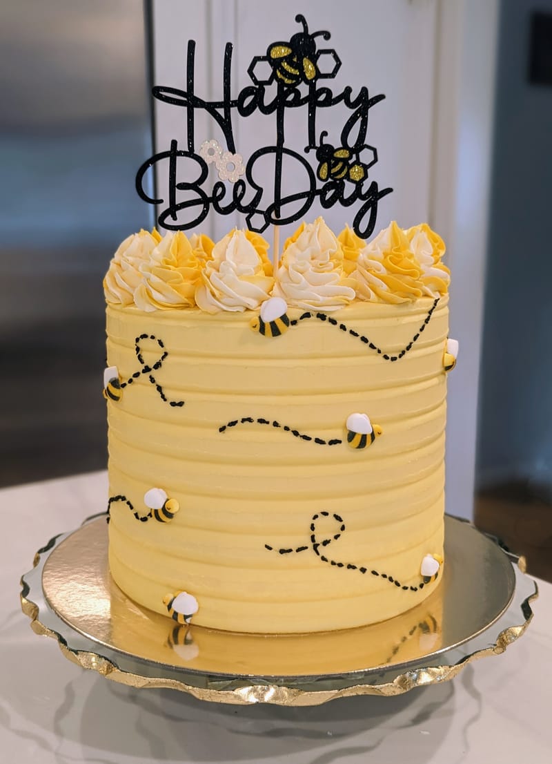 BeeDay Cake