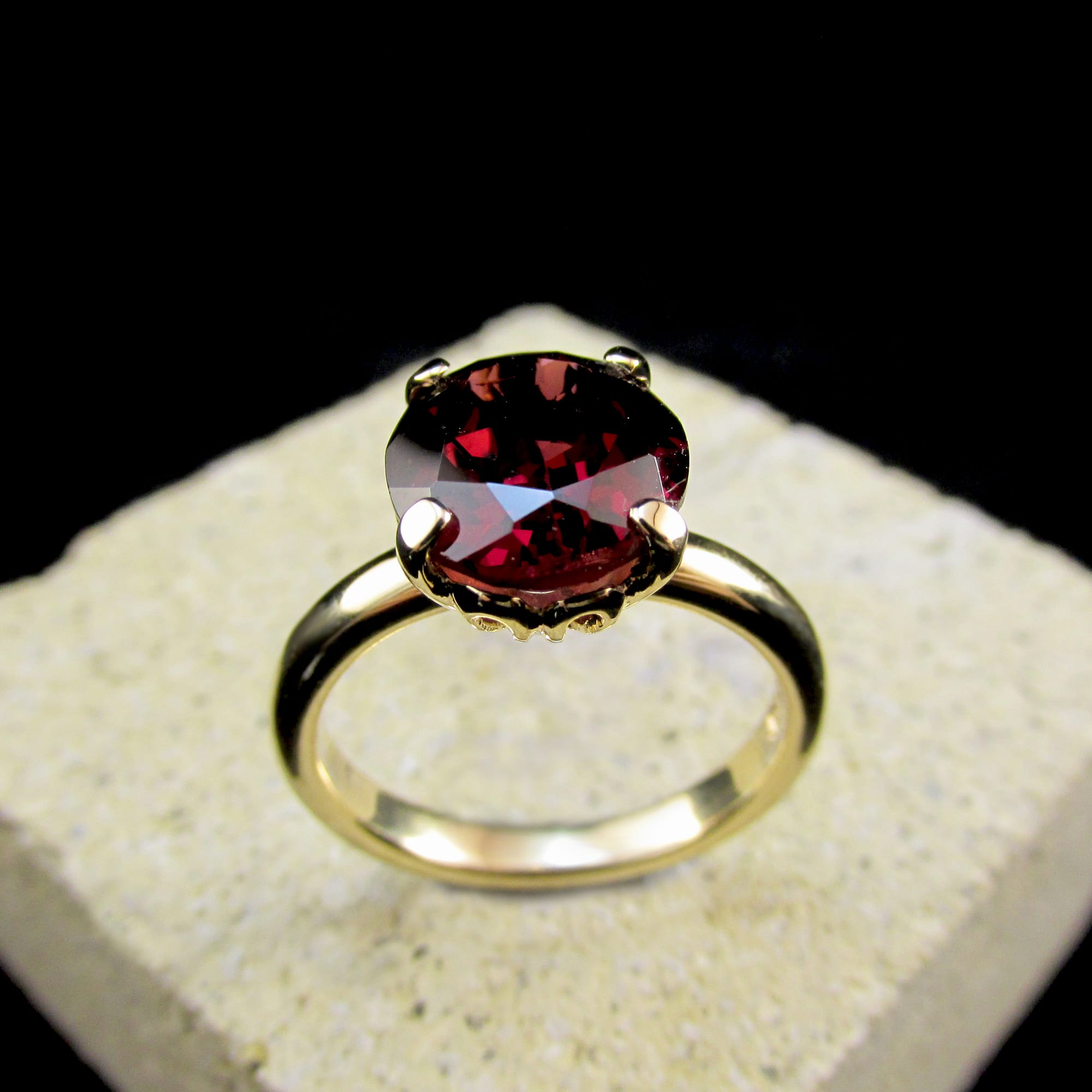 9ct Yellow Gold Rhodolite Garnet Ring (Ref #25064)
