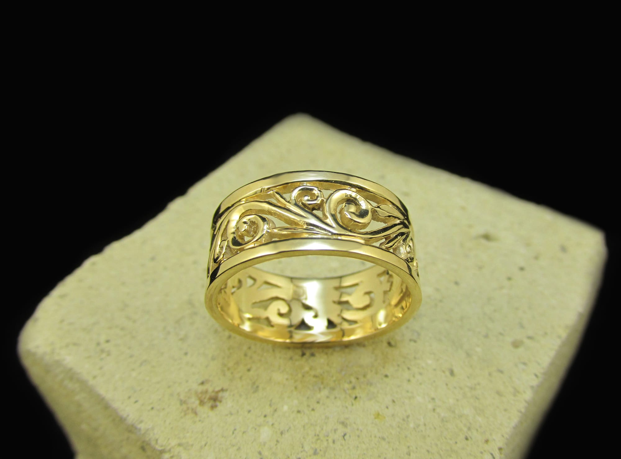 9ct Yellow Gold Filigree Band (Ref#26027)