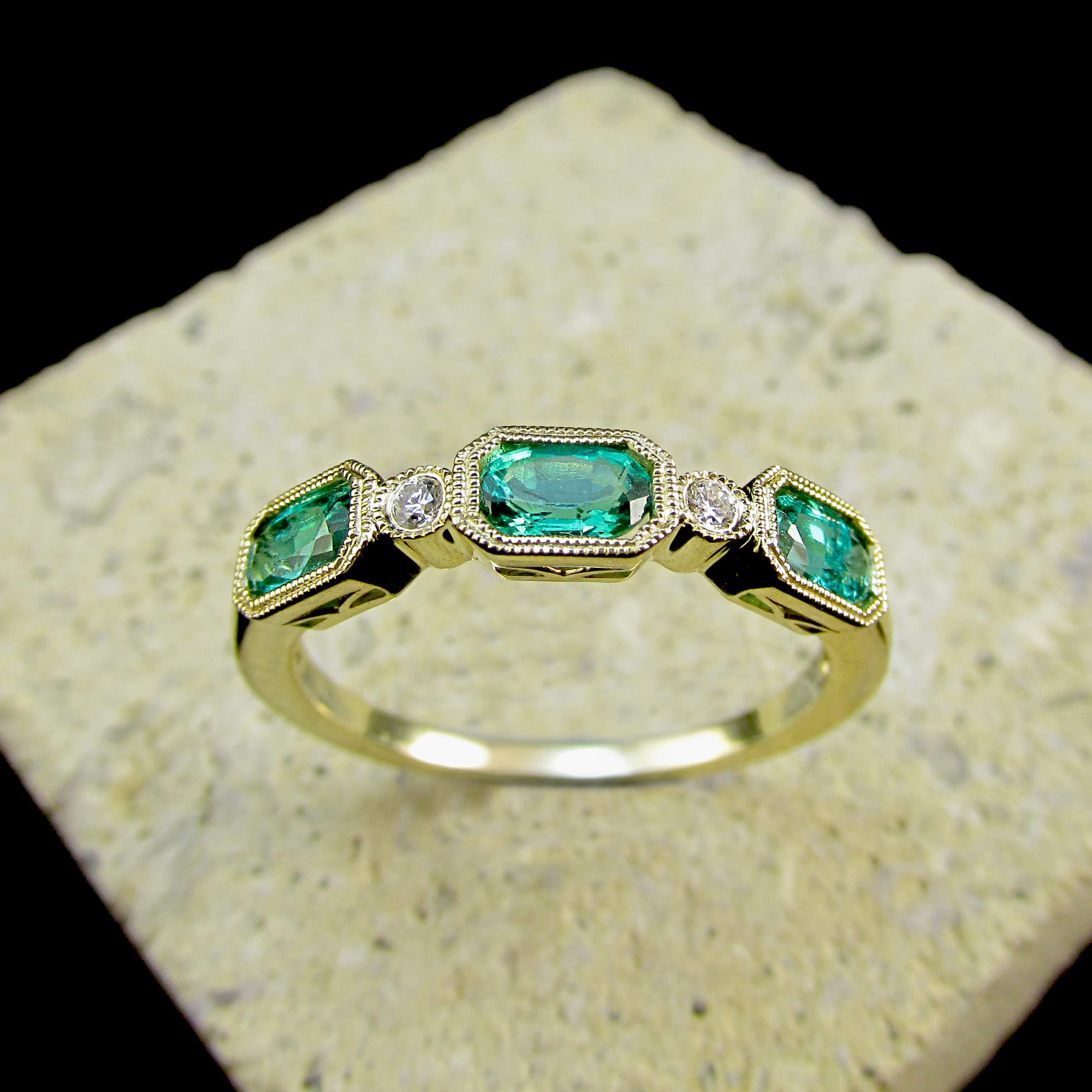 9ct Yellow Gold Emerald & Diamond Millgrain Ring (Ref#26047)