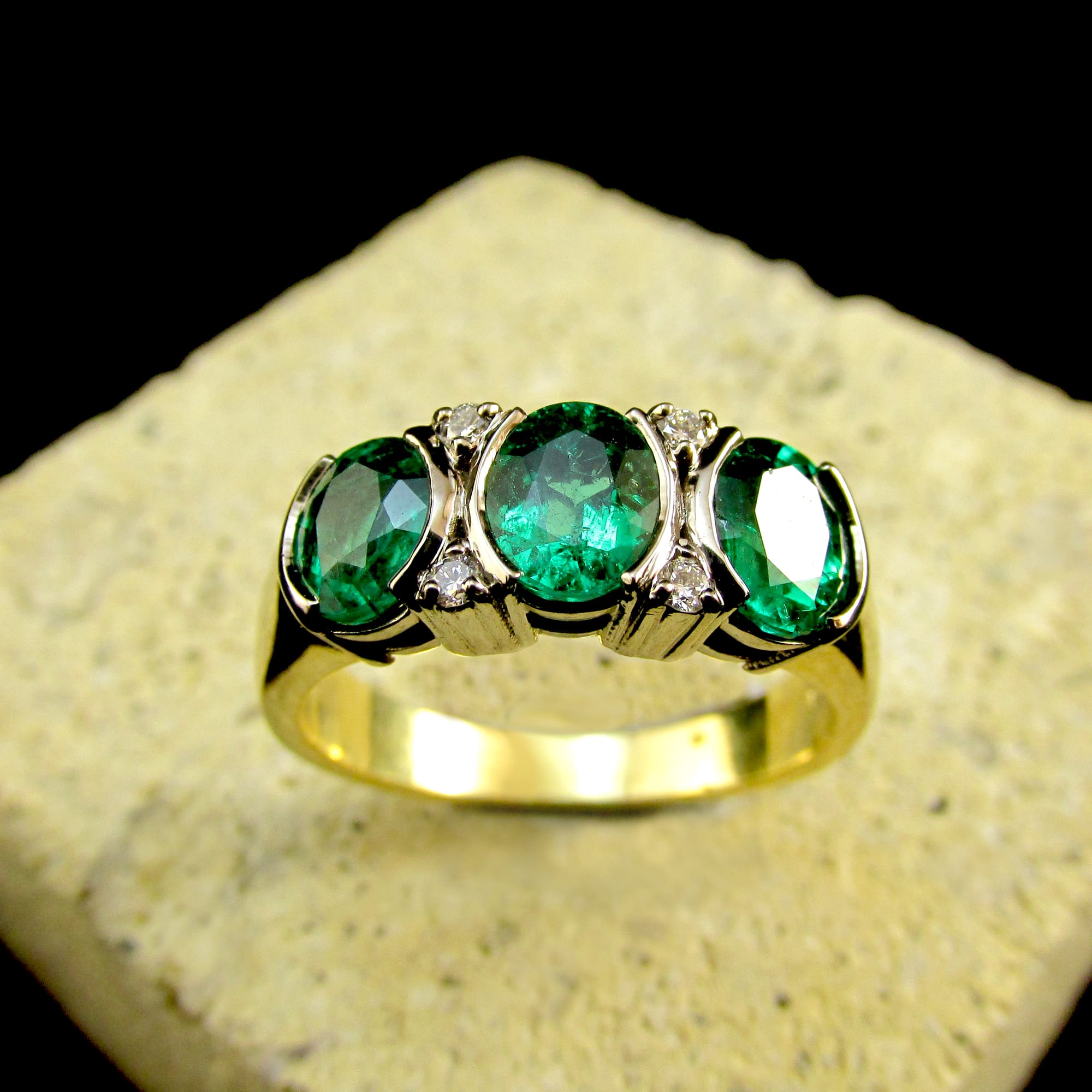 18ct Yellow & White Gold Emerald & Diamond ring (Ref#26058)