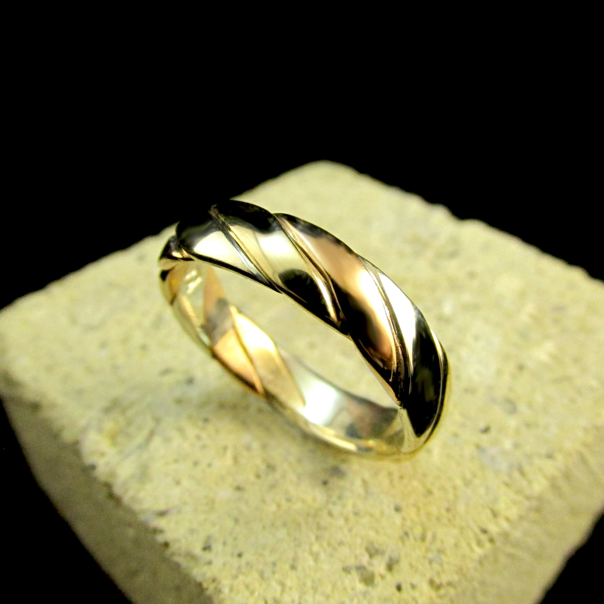 9ct Tri-tone Twisted Band (#Ref26079)