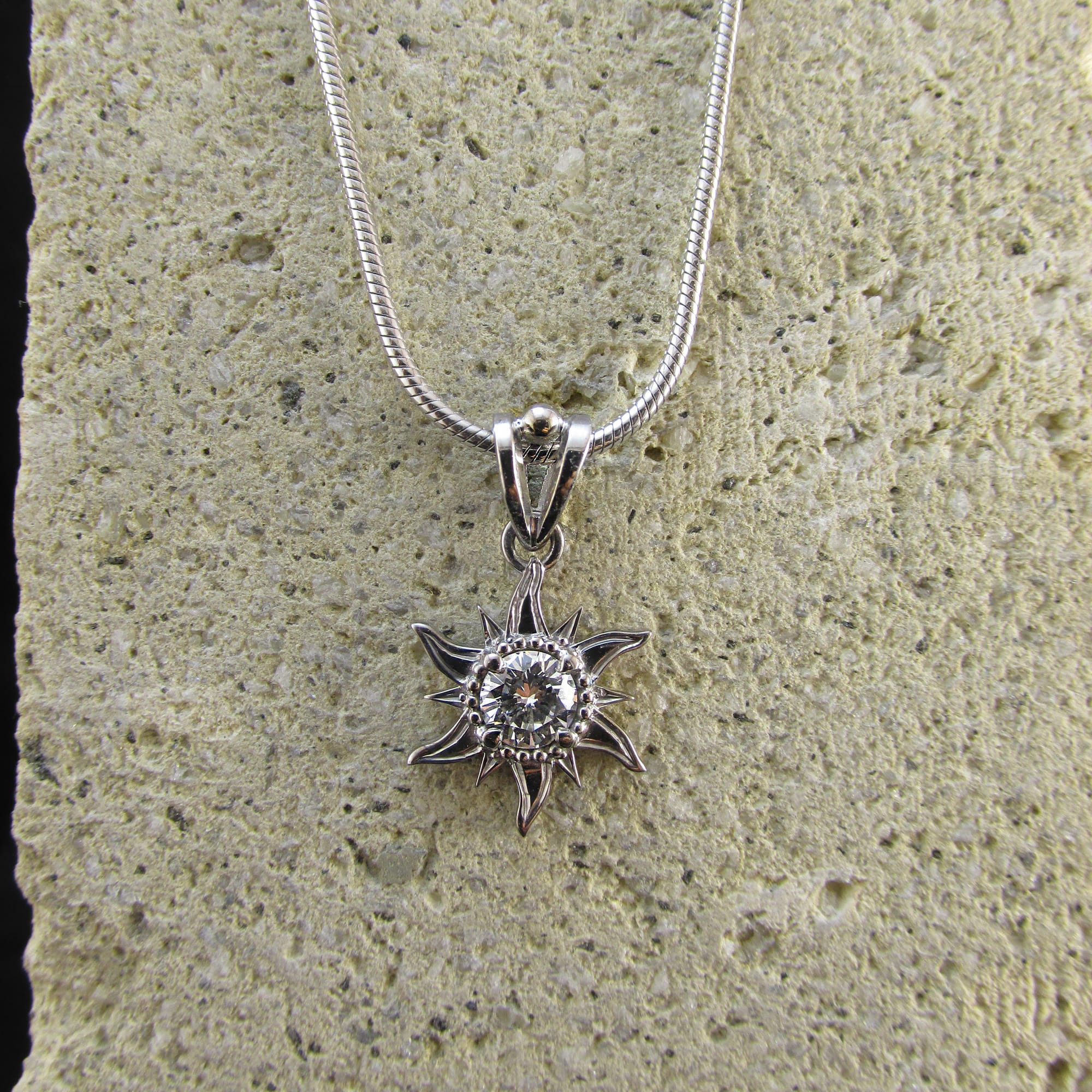 18ct White Gold Diamond 'Sun' Pendant (Ref#27001)