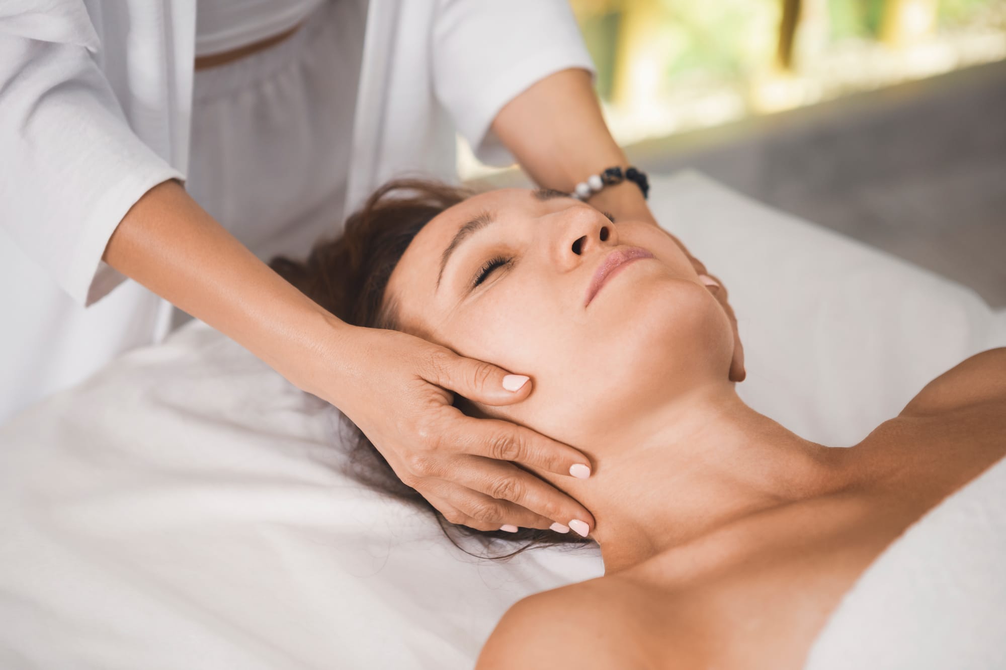 Was ist eine cranio sacral therapie? Ablauf, Wirkung und Haltung einfach erklärt