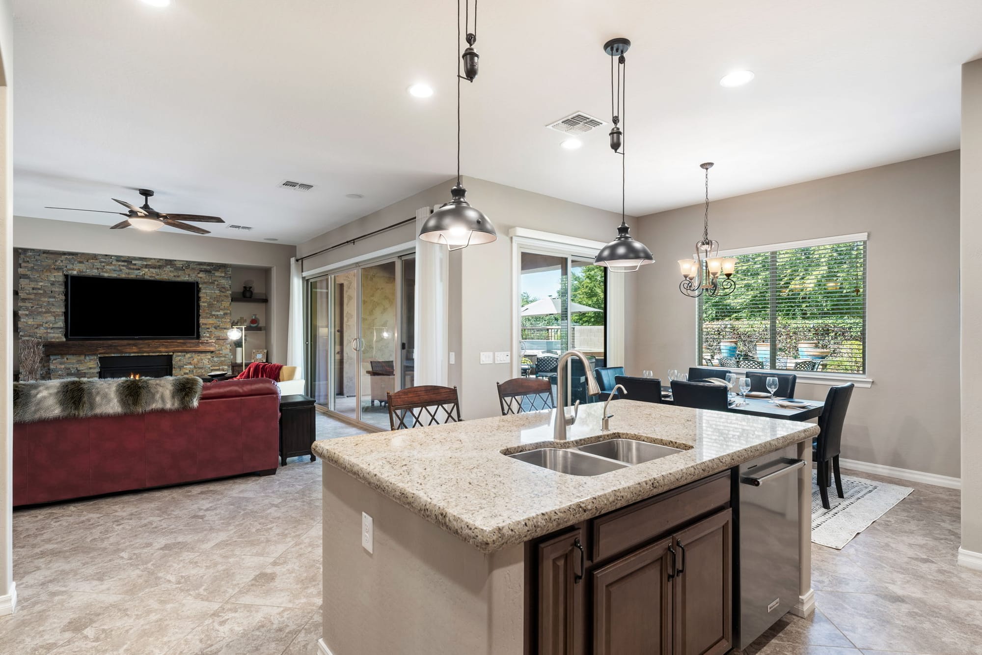 Raven Landing 4/2 with Spa and Resort Backyard