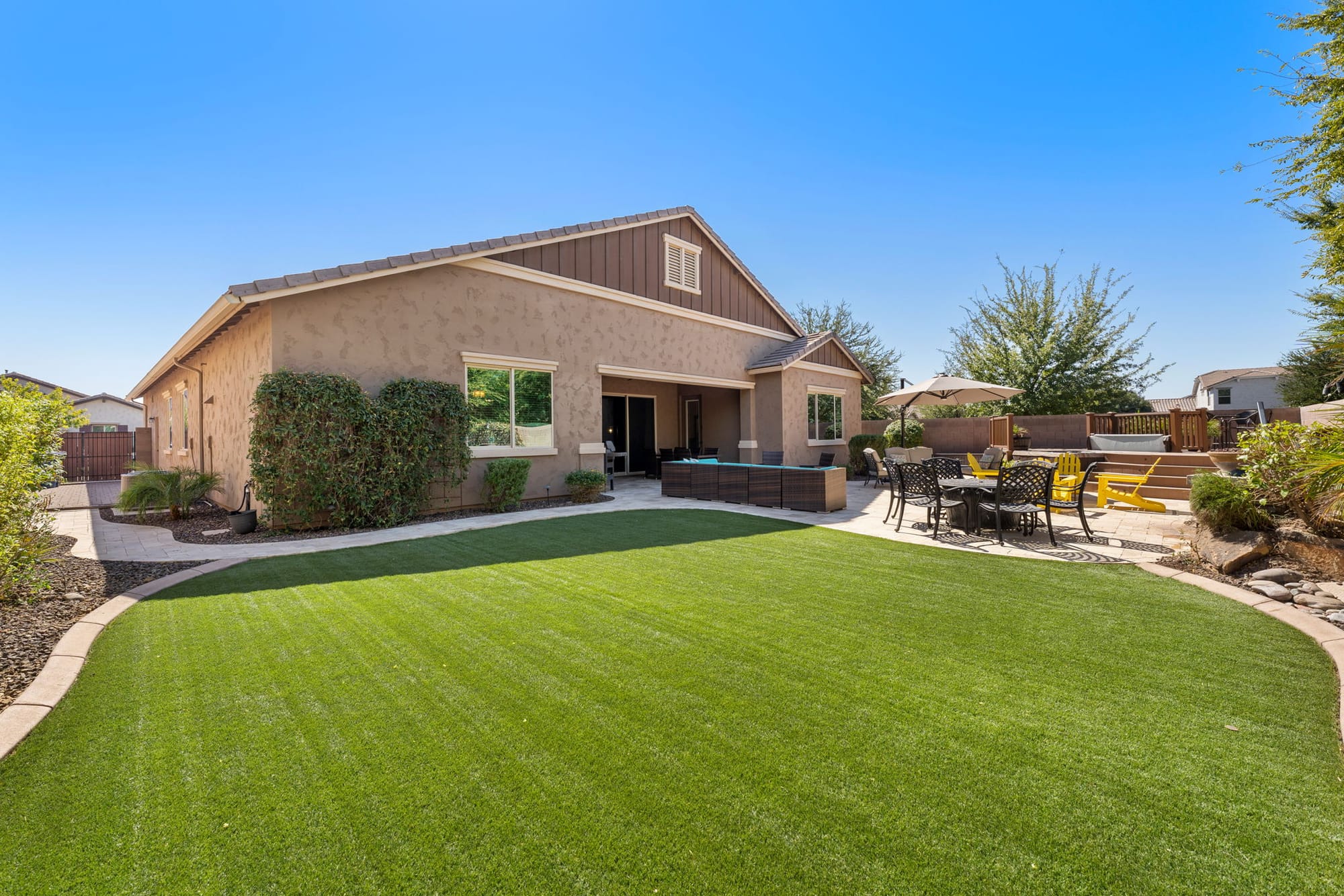 Raven Landing 4/2 with Spa and Resort Backyard