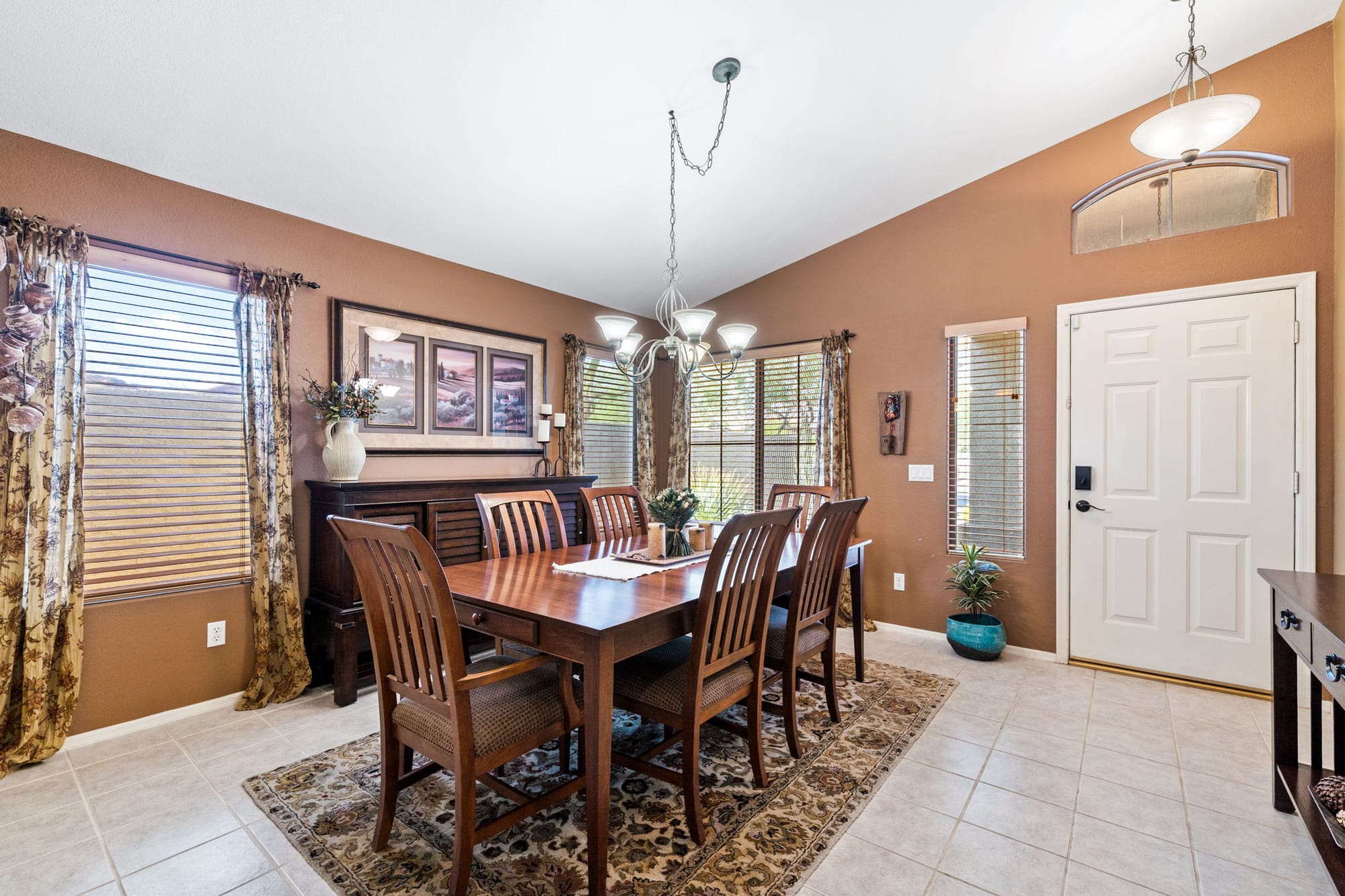 Superstition Foothills 3/2 w/office,Spa & BBQ