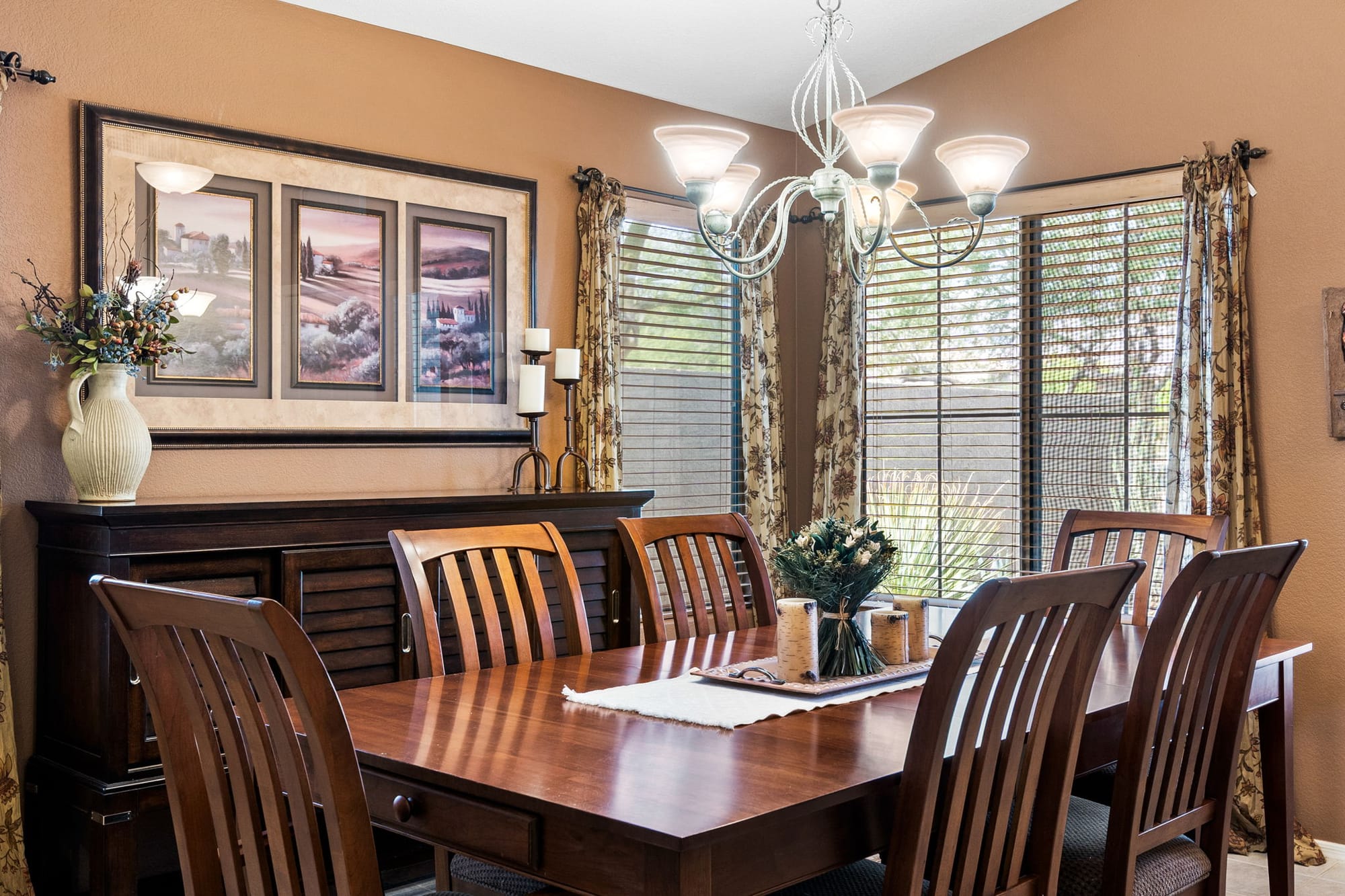 Superstition Foothills 3/2 w/office,Spa & BBQ