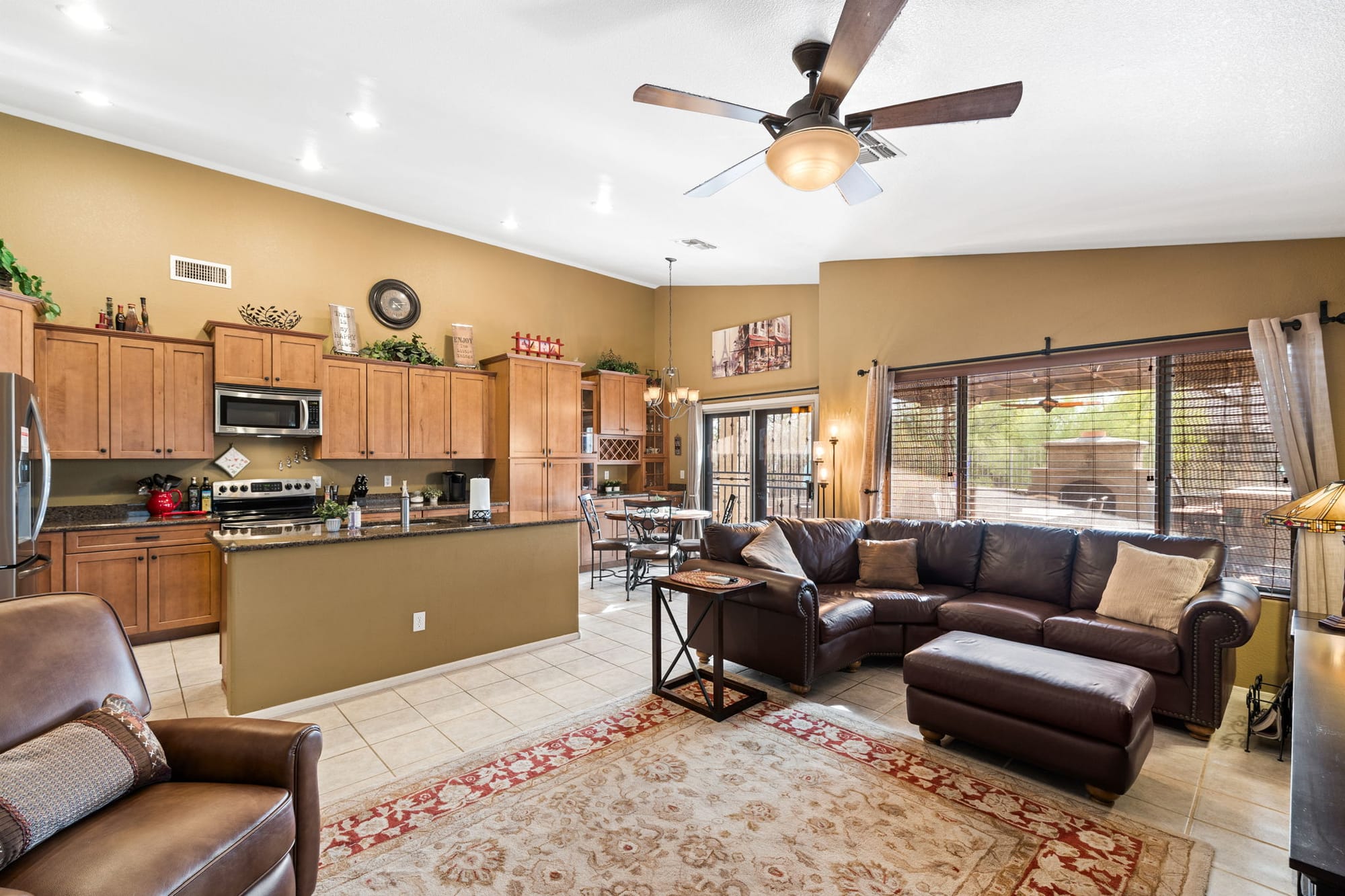 Superstition Foothills 3/2 w/office,Spa & BBQ
