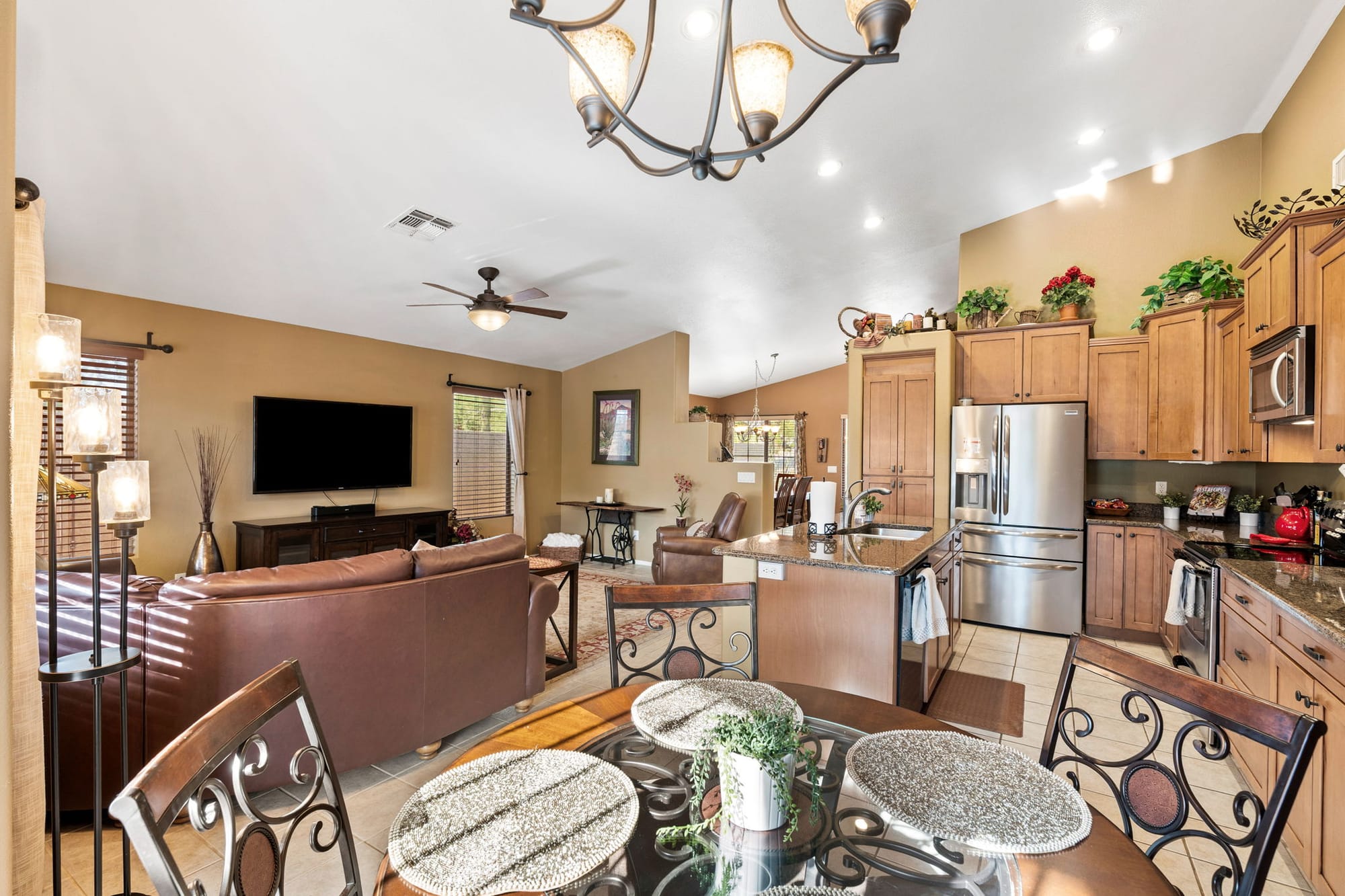 Superstition Foothills 3/2 w/office,Spa & BBQ