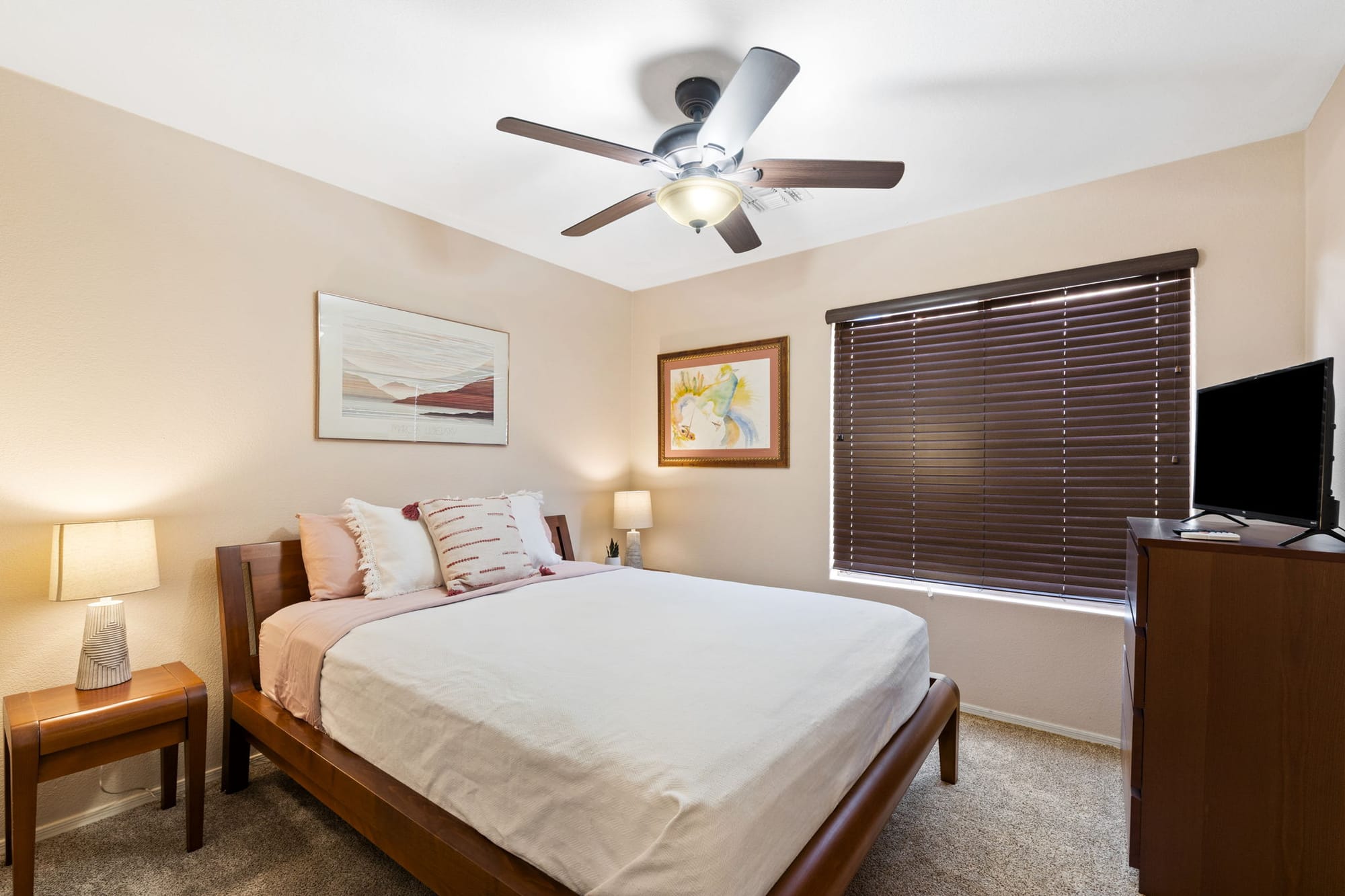 Superstition Foothills 3/2 w/office,Spa & BBQ