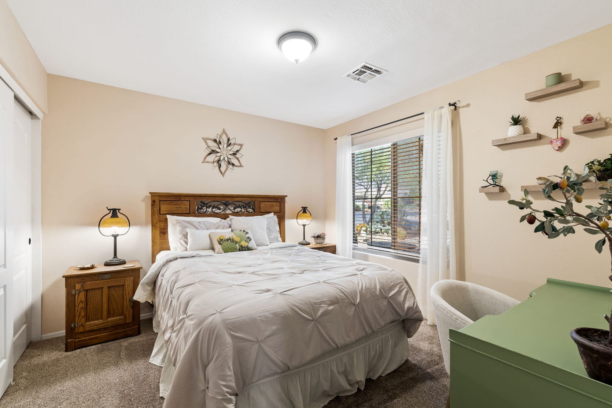 Superstition Foothills 3/2 w/office,Spa & BBQ