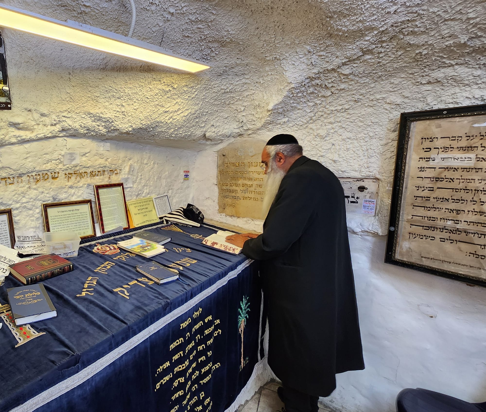Plots with small houses in Jerusalem's Shimon Hatzaddik Neighborhood