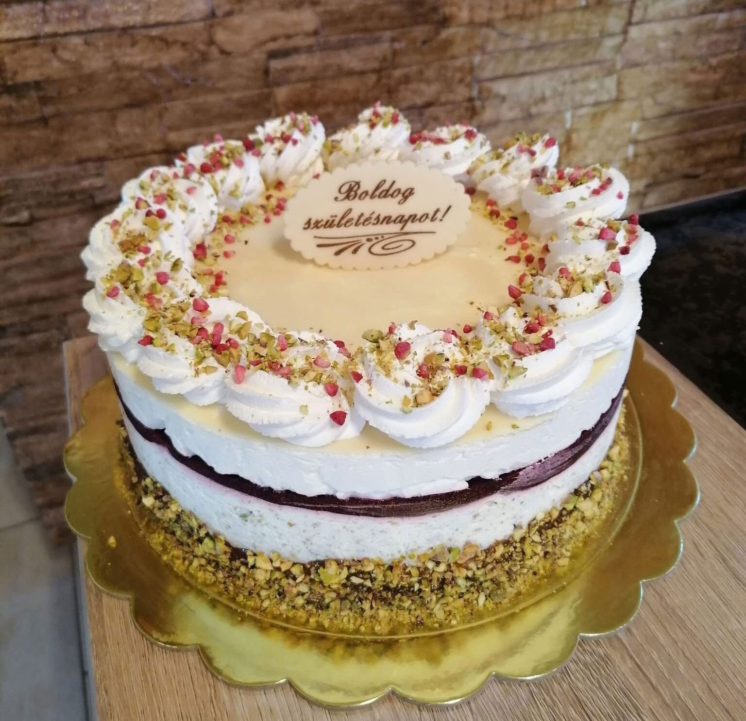 Fehércsokis pisztáciás torta málnával (Alattyán tortája 2021)