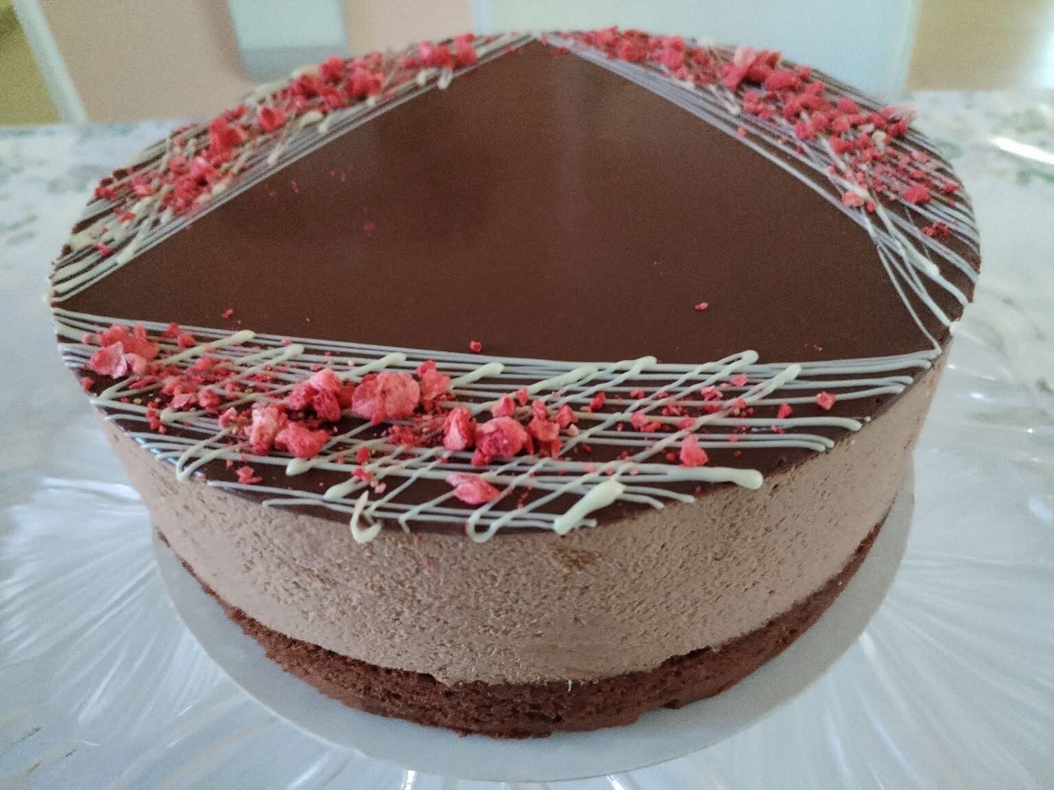 Egyszerű gyümölcsös csoki mousse torta