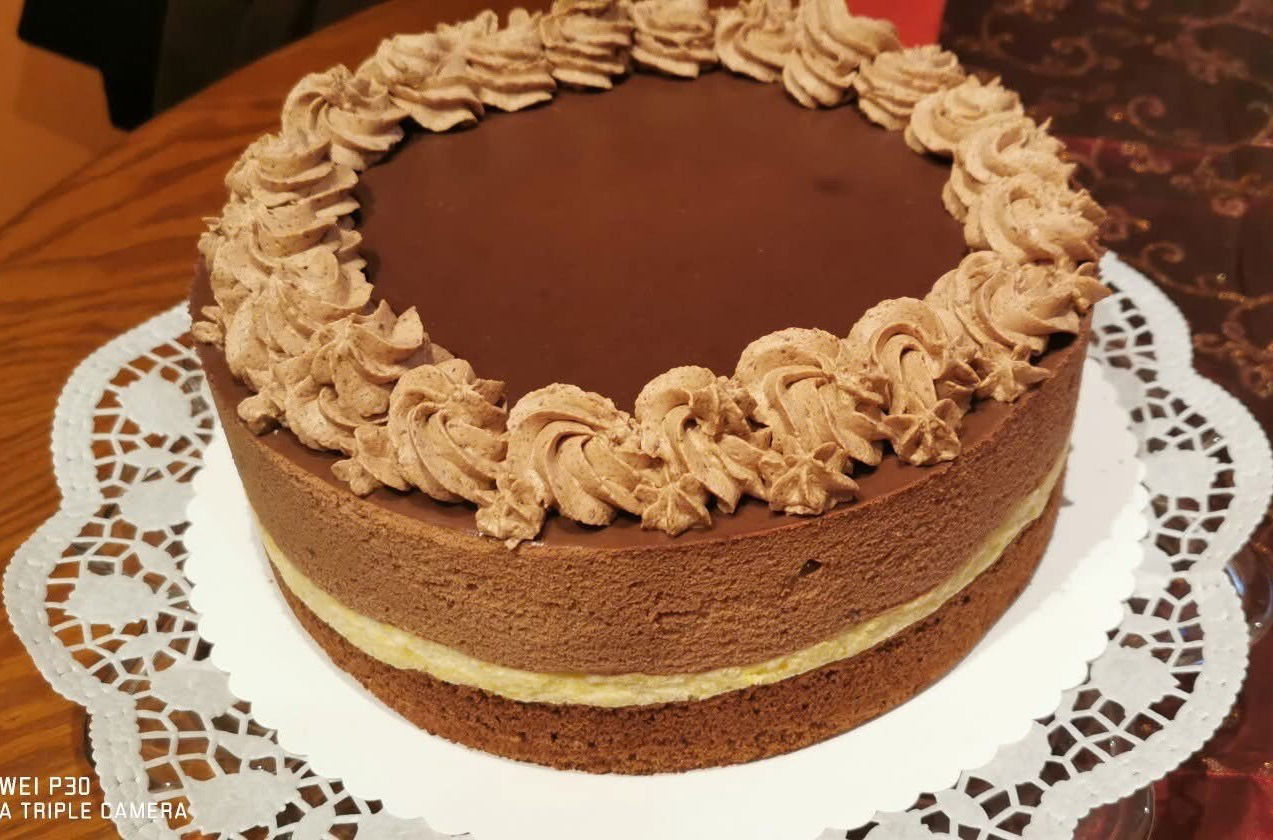 Sacher mousse torta