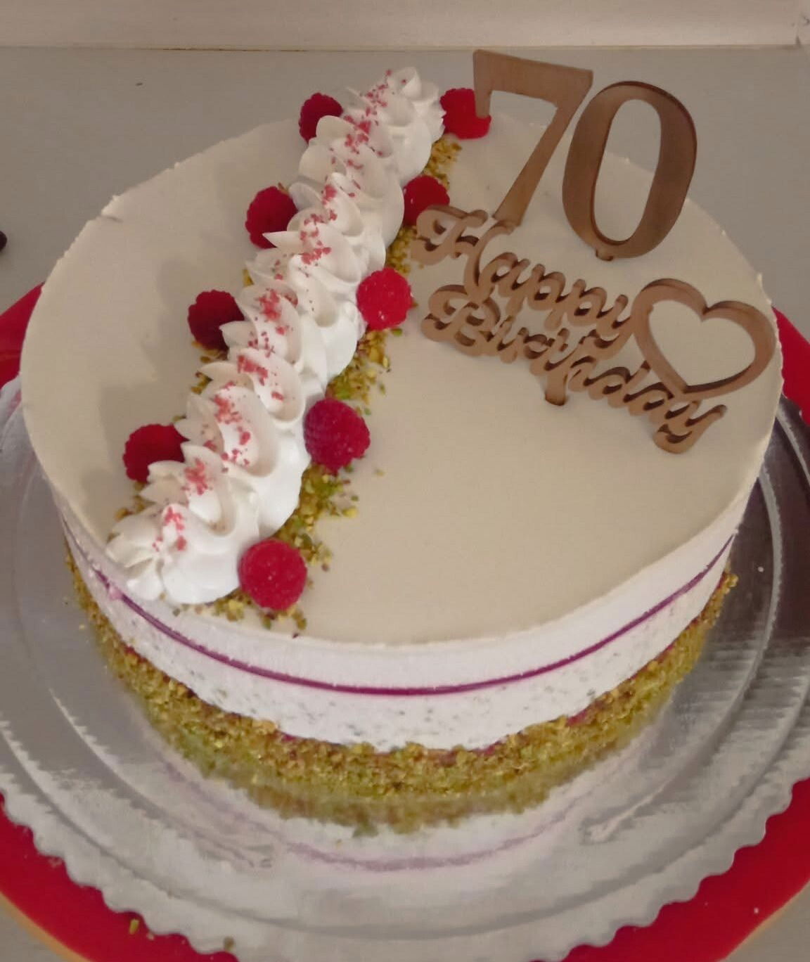 Fehércsokis pisztáciás torta málnával (Alattyán tortája 2021)