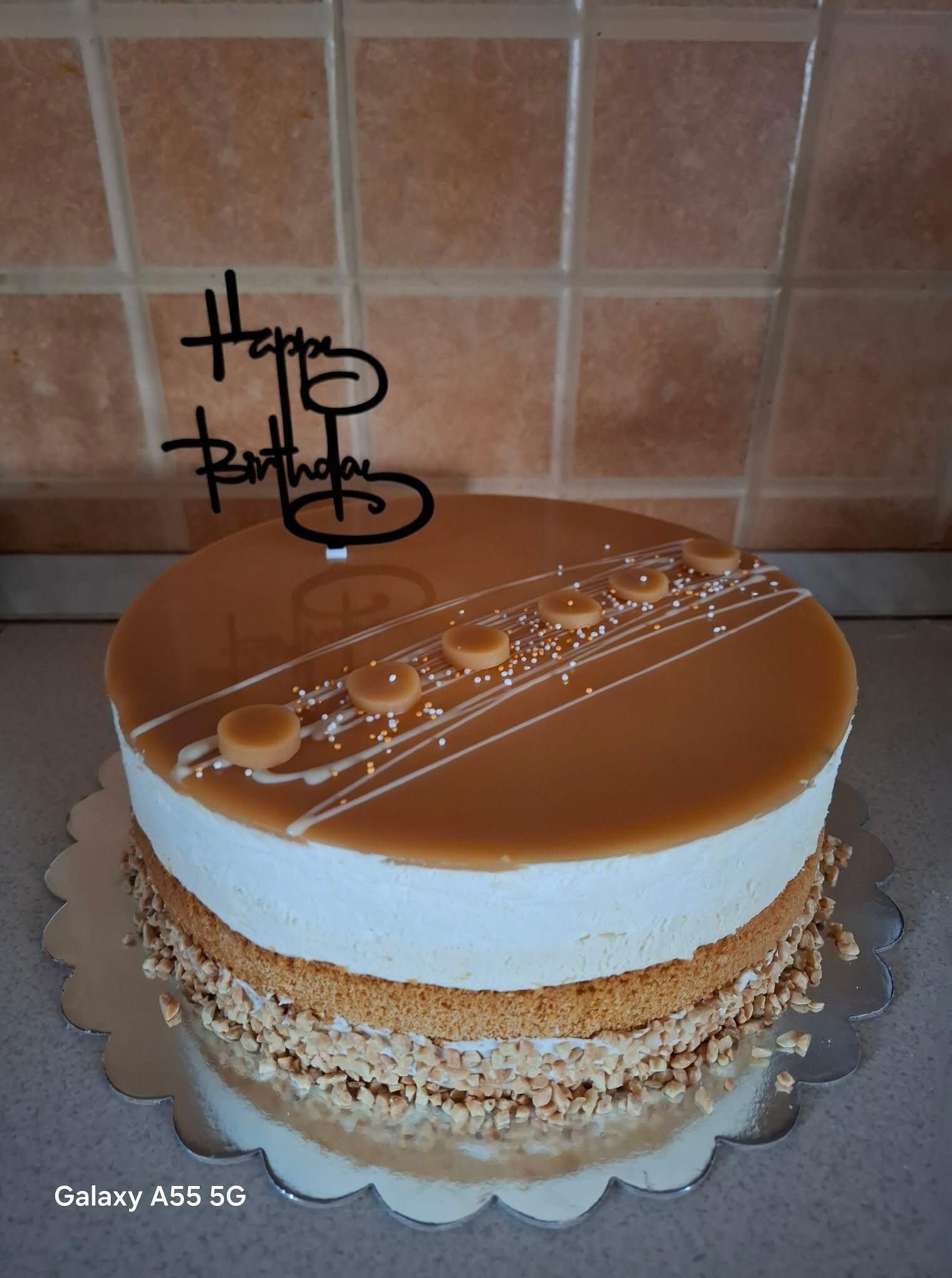 Fehér csokis sós karamell torta
