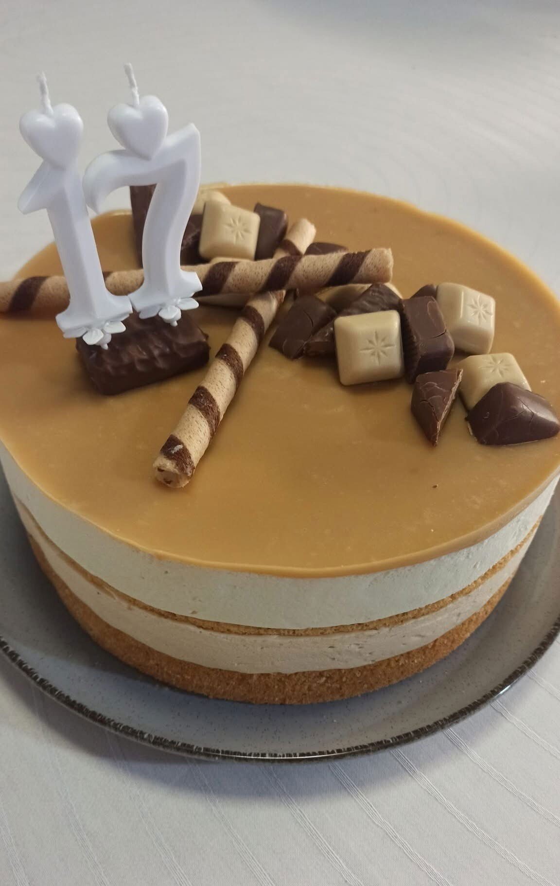 Fehér csokis sós karamell torta