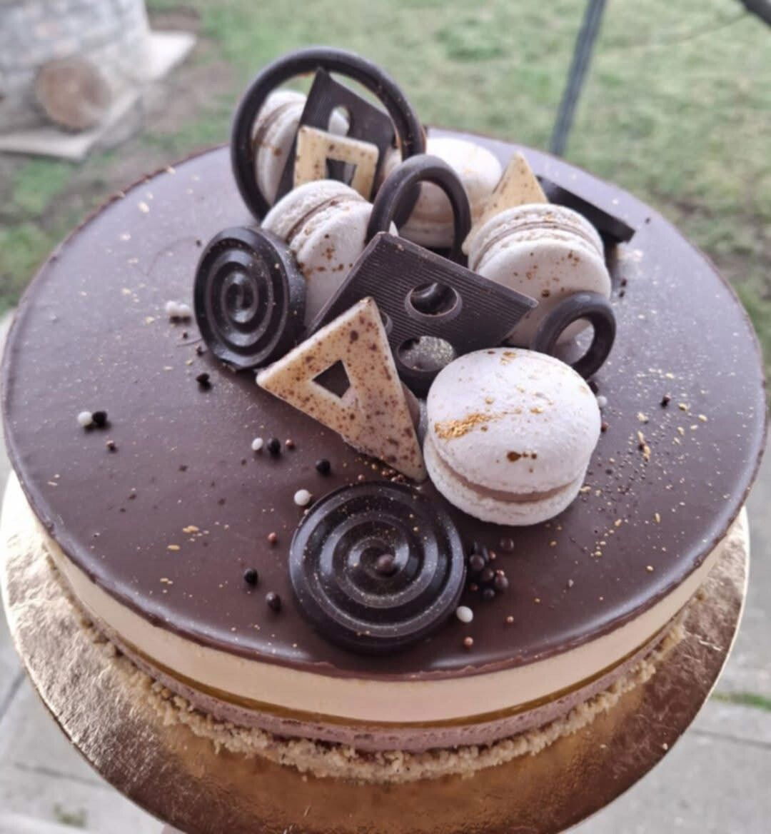 Sacher mousse torta