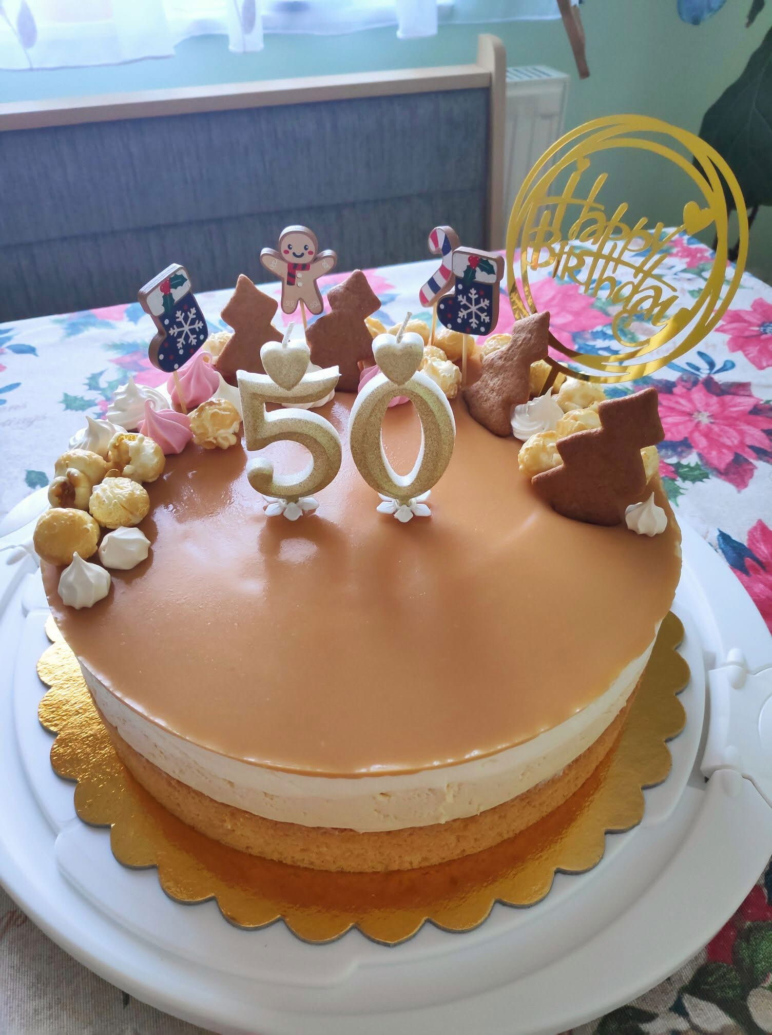 Fehér csokis sós karamell torta