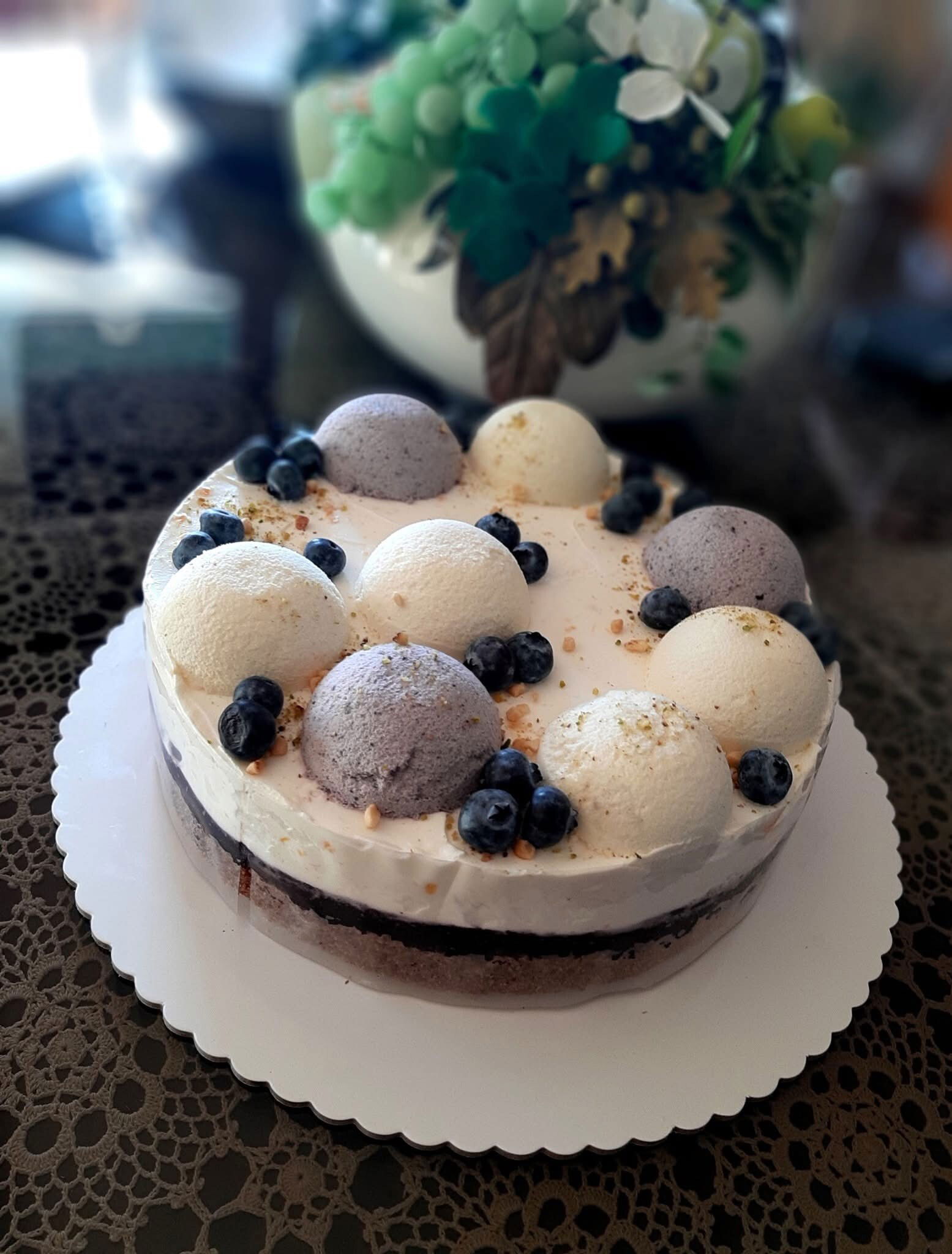 Narancsos joghurt torta áfonyával, grízes tésztával