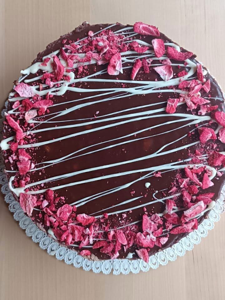 Mentás-epres csokoládé torta (Az epres After eight ihlette)