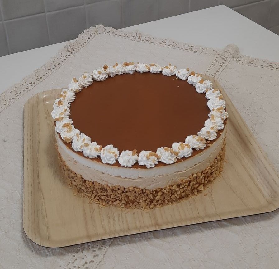 Fehér csokis sós karamell torta