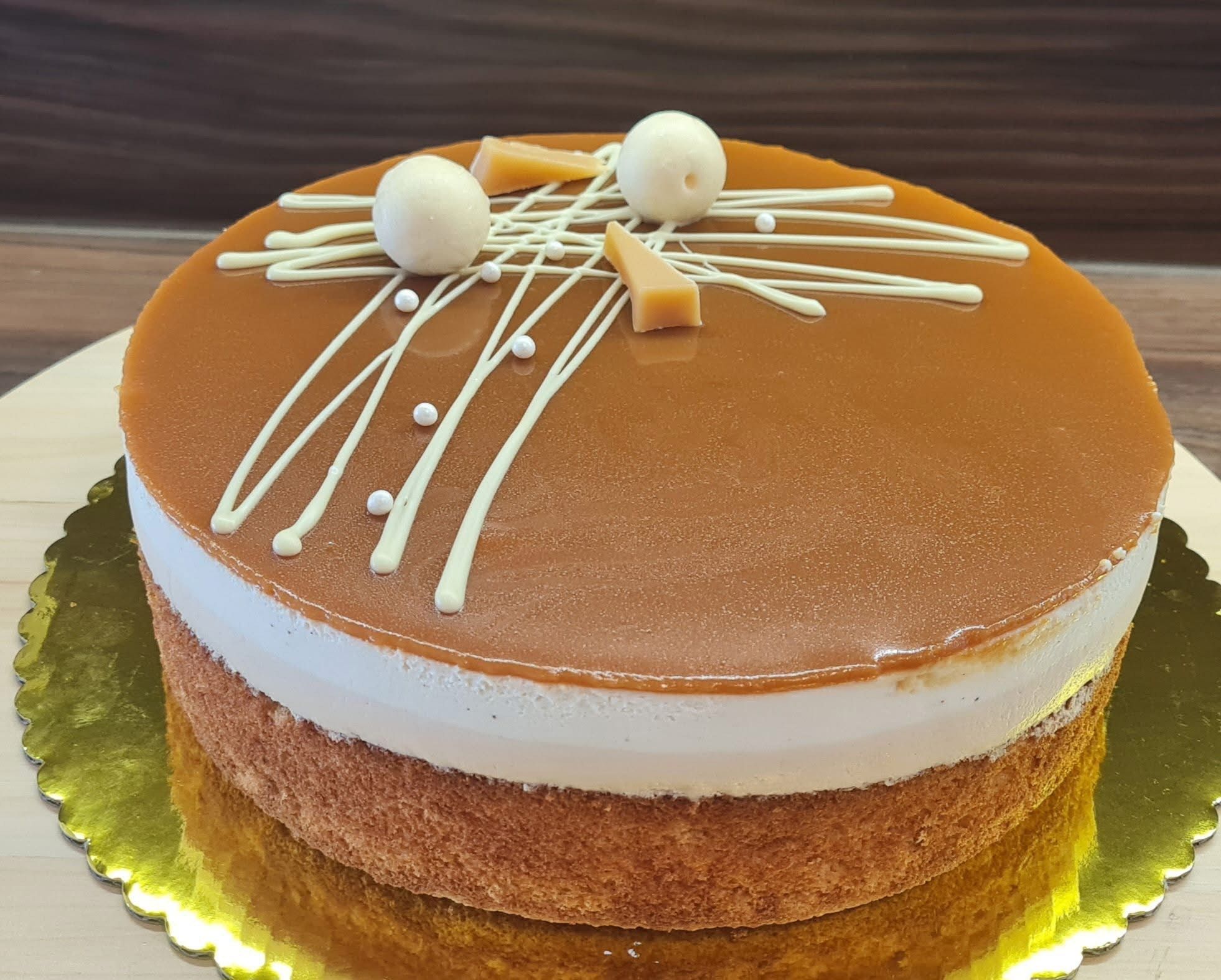 Fehér csokis sós karamell torta