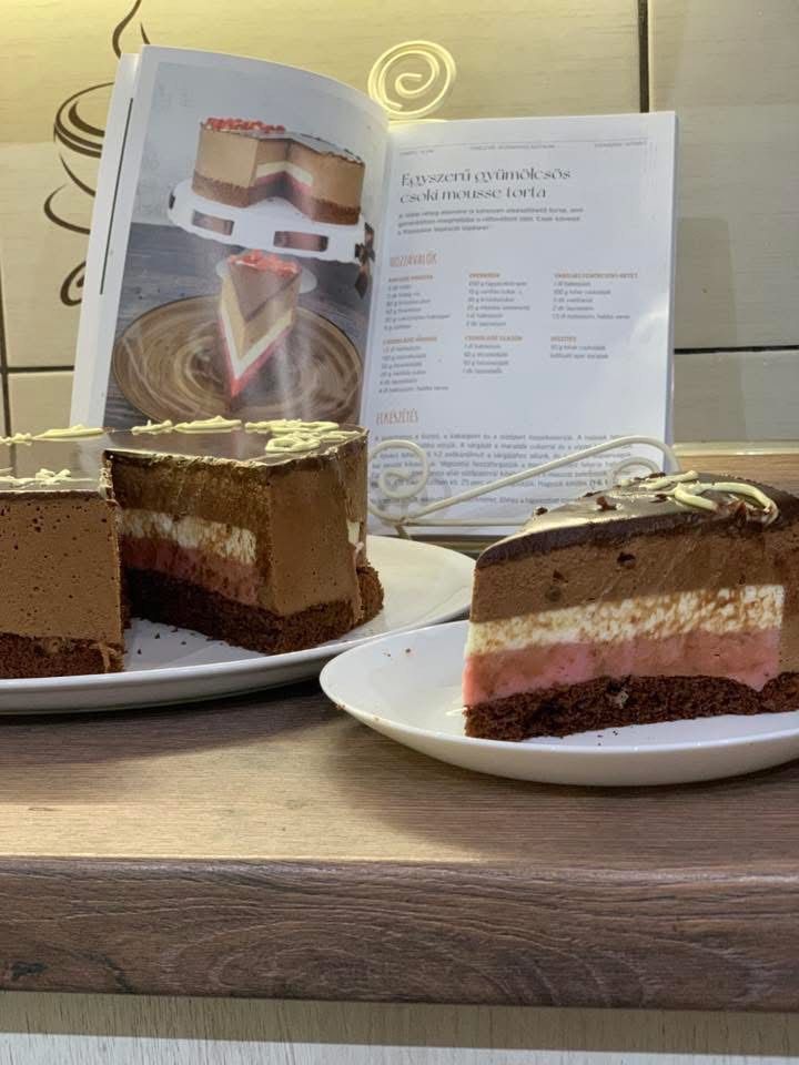 Egyszerű gyümölcsös csoki torta