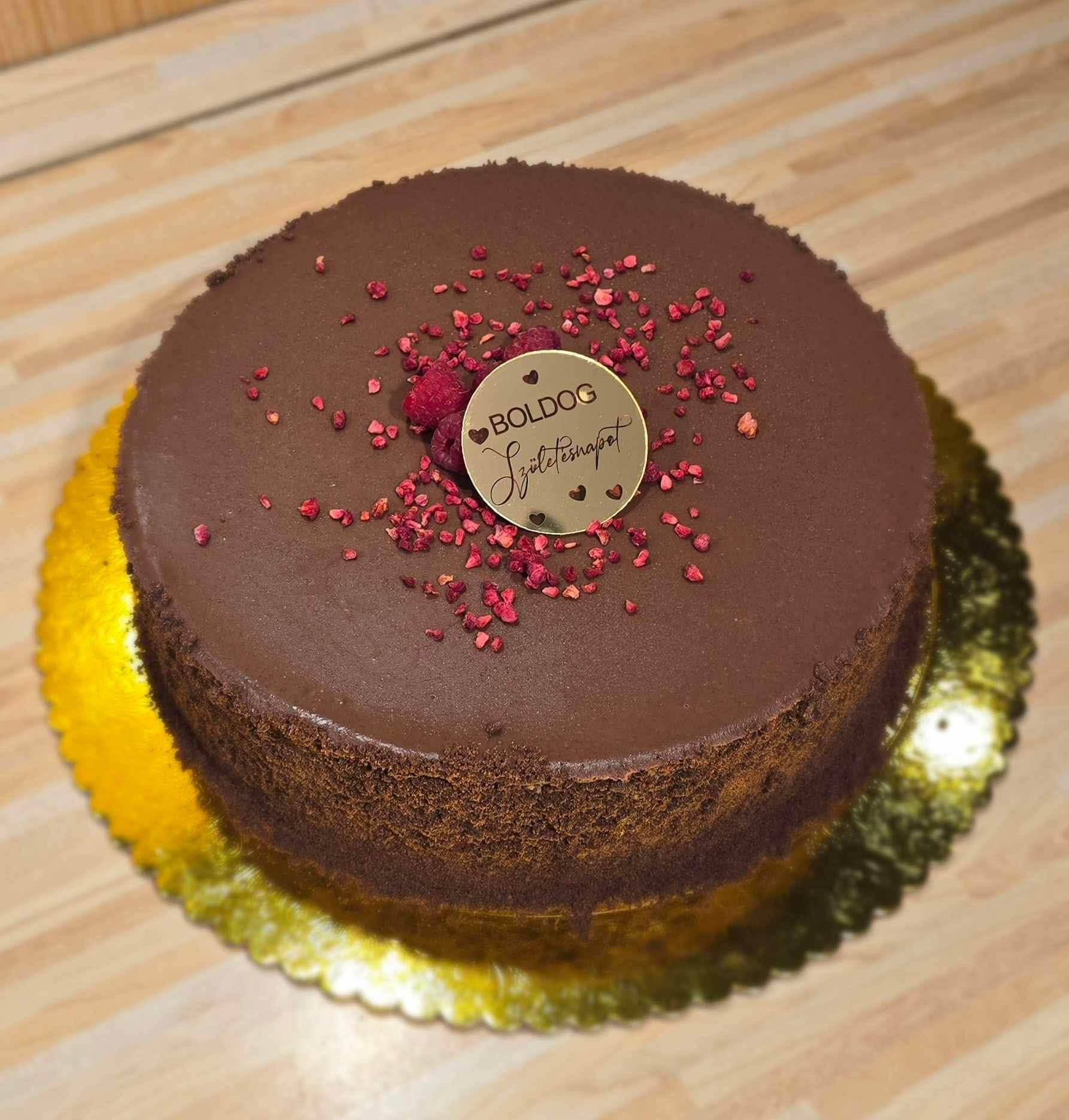 Sült csokikrémes torta málnával