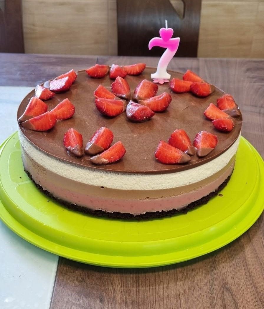Epres marcipános csoki torta