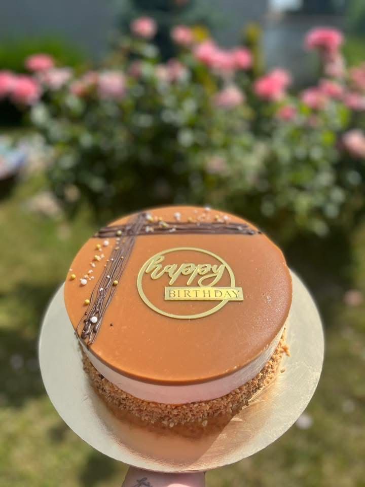 Fehér csokis sós karamell torta