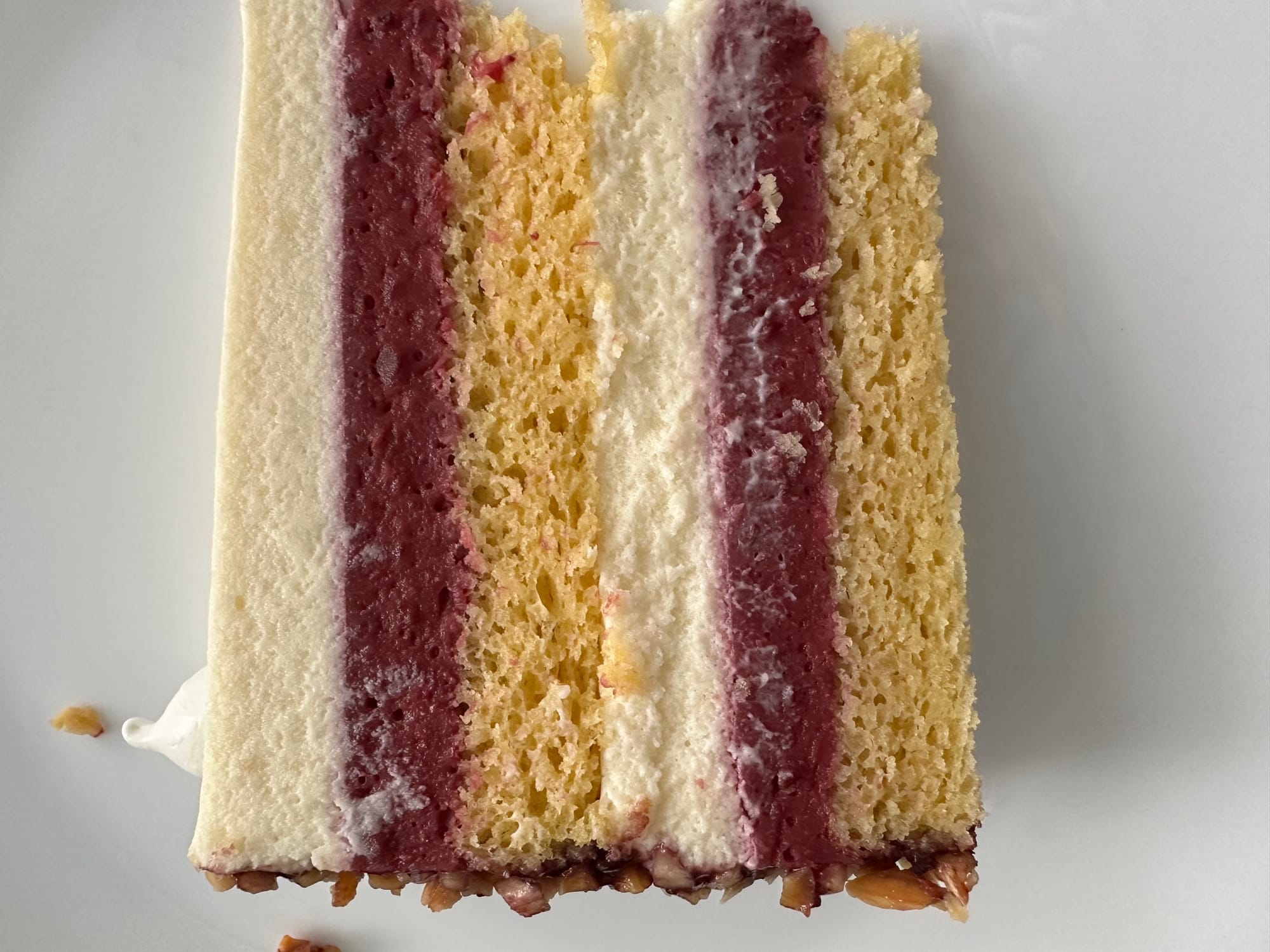 Fehércsokis marcipánkrémes szeder torta mandulával