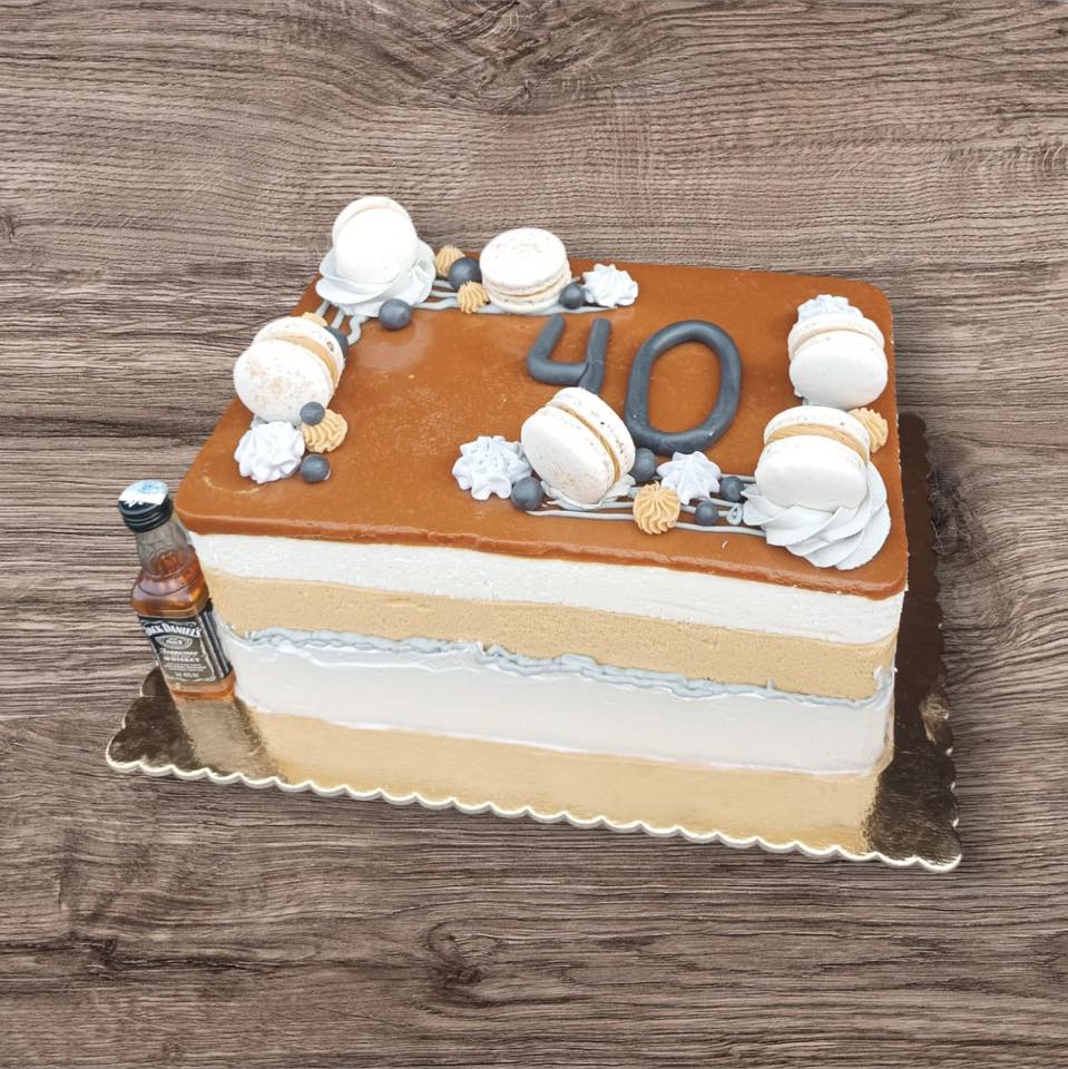 Fehér csokis sós karamell torta