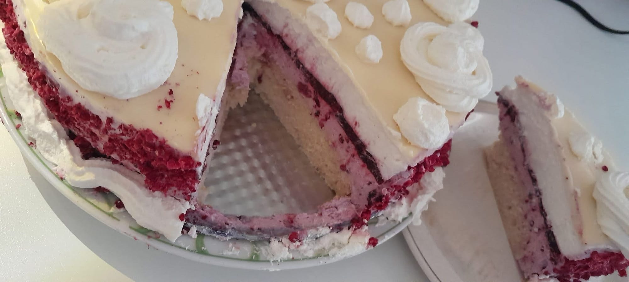 Erdei gyümölcsös joghurt mousse torta