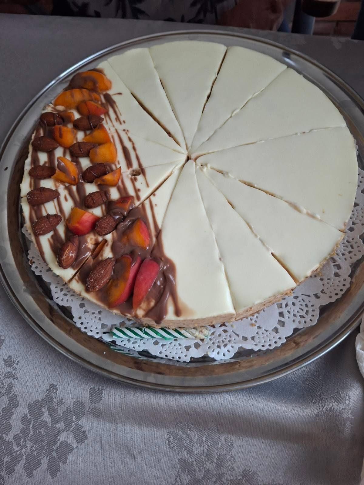 Sós mandulás - sárgabarackos torta fehércsokival