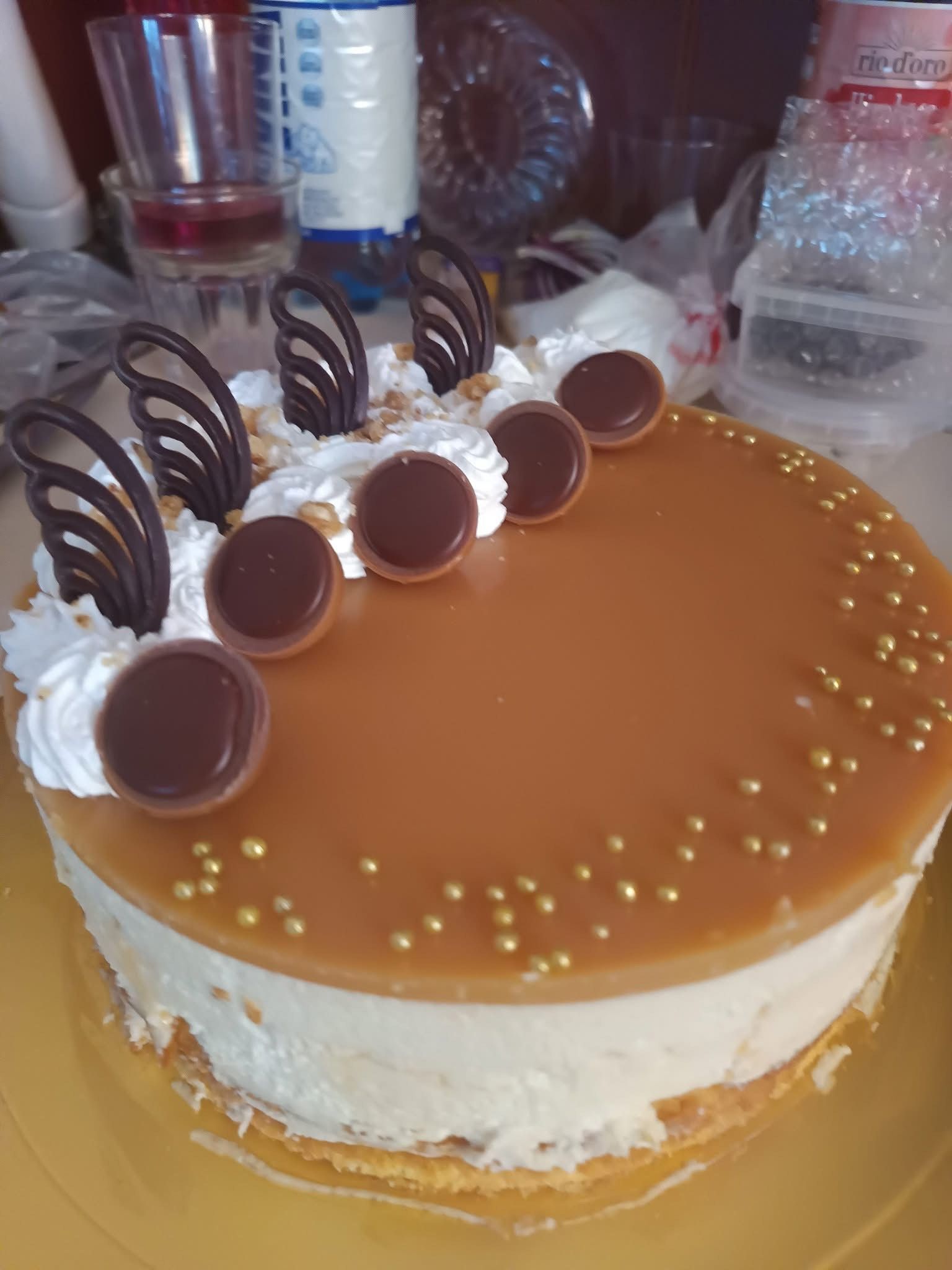 Fehér csokis sós karamell torta